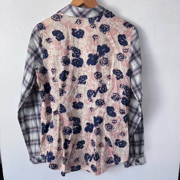 Cabi two pattern button down top Size Small - Picture 4 of 5